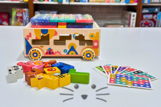Carrito Multifunción de Madera – Encastres, Tarjetas y Juego de Ingenio
