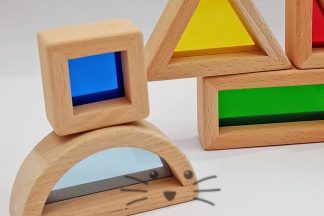 Bloques de madera con acrílicos de colores