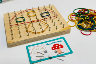 Geoplano con Tarjetas de Patrones