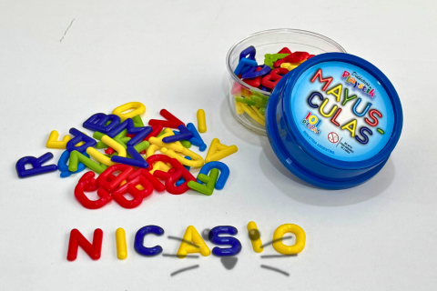 Letras Mayúsculas de Plástico – 101 piezas