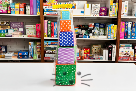Torre Apilable de 5 Cubos